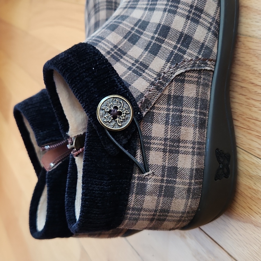 Alegria Sitka Ankle Boot - Picture 5 of 6